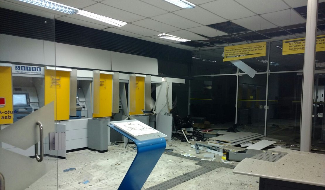 Criminosos explodem caixas eletrônicos do Banco do Brasil de Campo Alegre