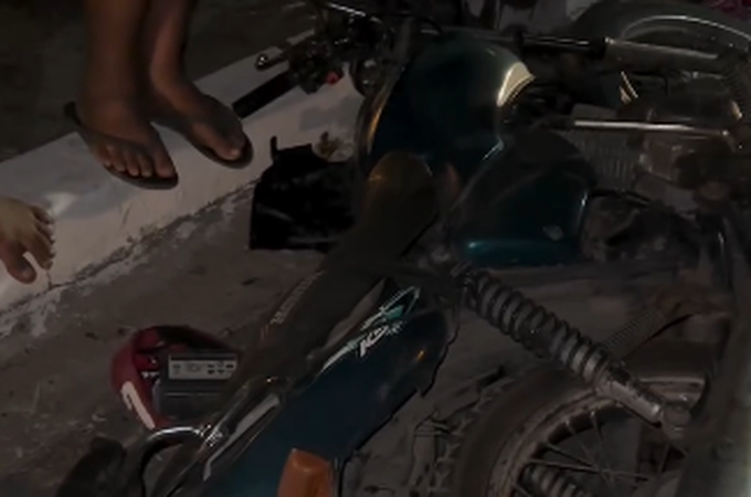 Batida envolvendo caminhão e moto deixa condutor morto e passageiro em estado grave, em Santana do Ipanema