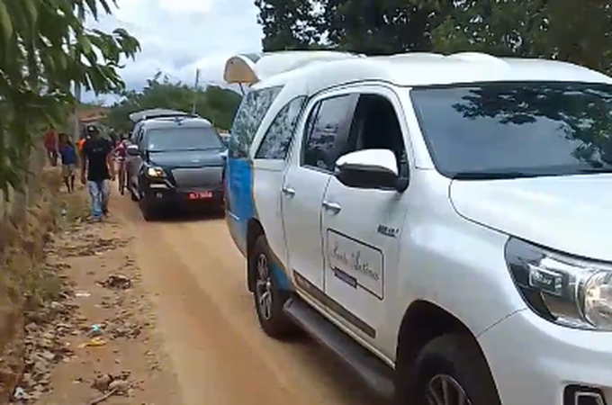 Quatro vítimas de chacina registrada em Estrela de Alagoas são sepultadas na zona rural da cidade