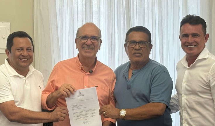 Ronaldo Lopes concede reajuste salarial recorde para professores da Prefeitura de Penedo