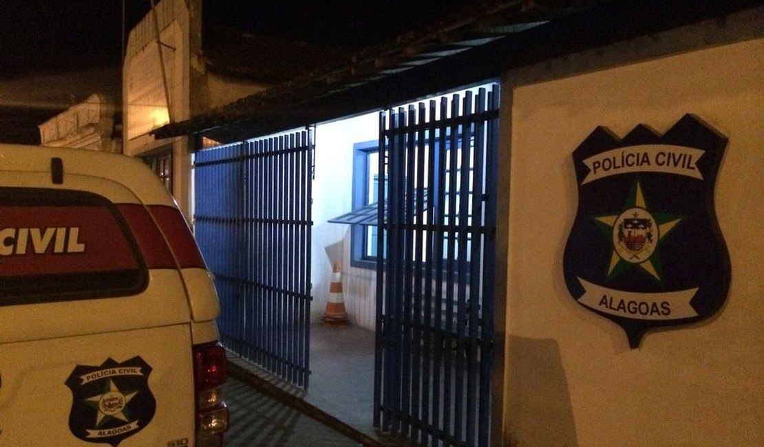 Caminhoneiro sofre sequestro relâmpago durante assalto, em AL