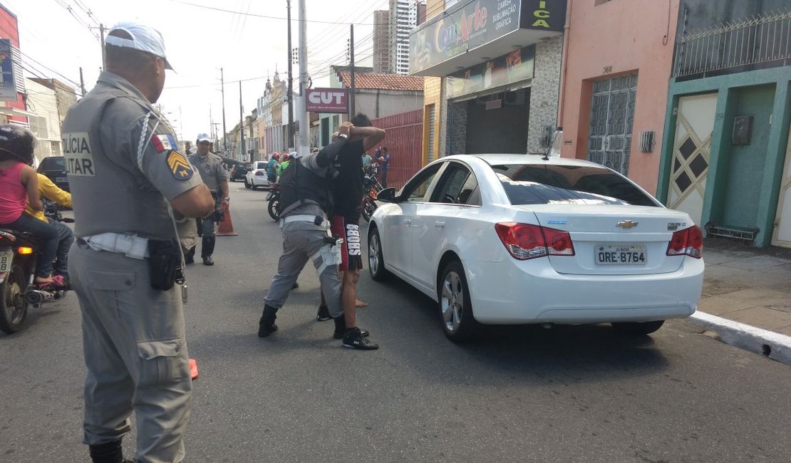 Operação Lei Seca flagra 12 motoristas sem habilitação em Maceió