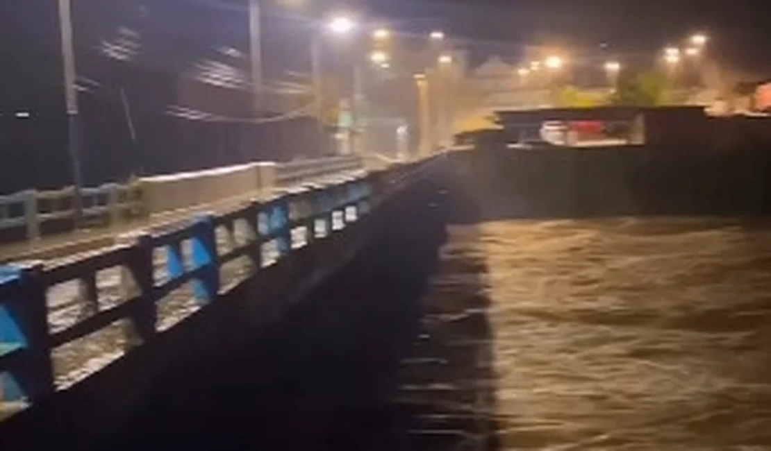 Com Rio Paraíba em elevação, prefeita de Atalaia diz que cidade está 'oficialmente em estado de atenção'