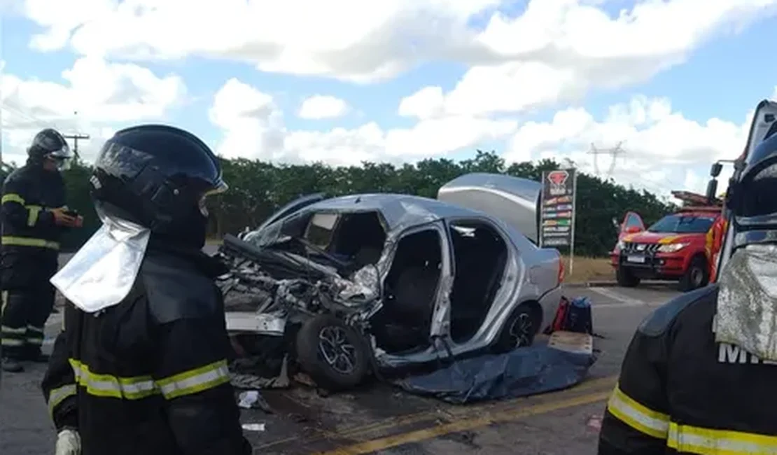 Uma pessoa morre e duas ficam feridas após grave acidente na BR-316, no interior de Alagoas