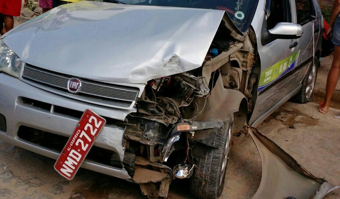 Motorista perde o controle e táxi atinge e mata idoso no bairro Canafístula