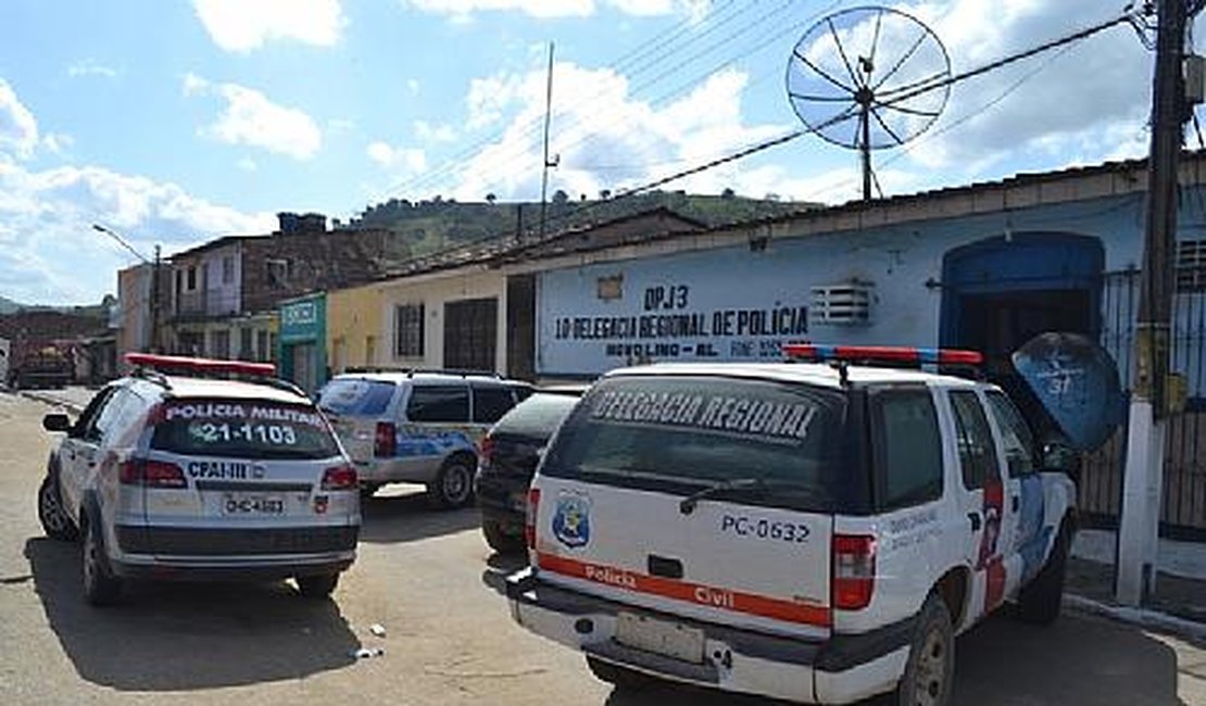 Polícia prende suspeitos de espancar e roubar idoso no interior alagoano