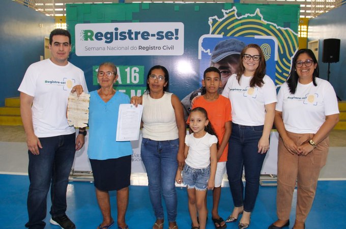 Idosa obtém 2ª via de certidão após 44 anos do casamento no Agreste