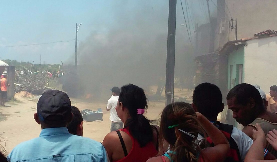 VÍDEO. Helicóptero da Polícia Militar cai no Tabuleiro do Martins, em Maceió