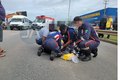 Cachorro solto na AL-220 provoca acidente de moto e mulher fica ferida, em Arapiraca