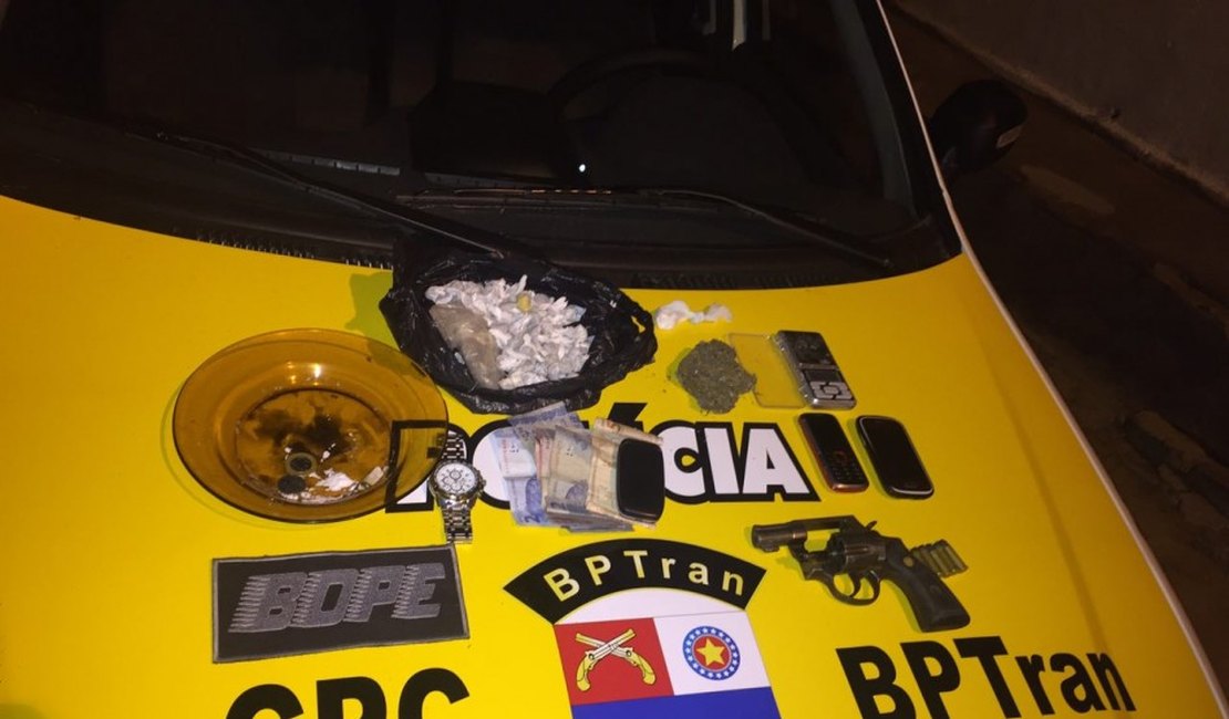 PM prende três suspeitos de porte ilegal de arma e tráfico de drogas
