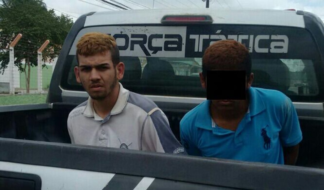 Jovens são detidos com motocicleta roubada, no Batingas, em Arapiraca