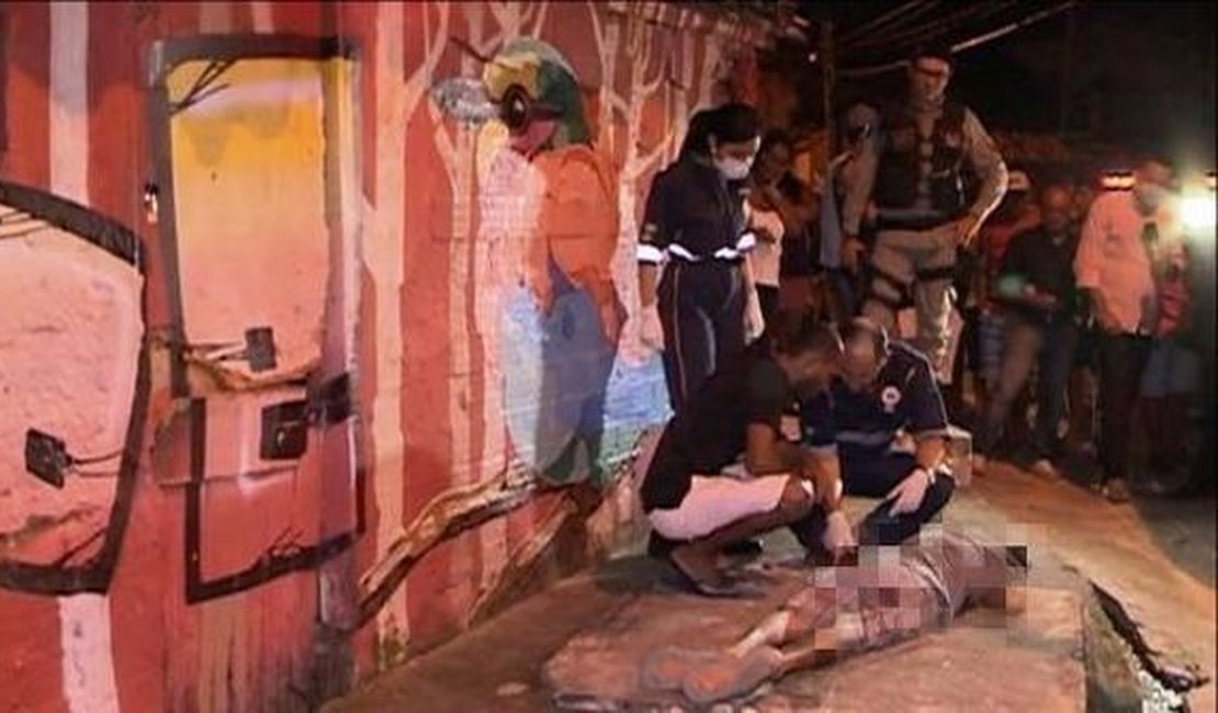 Jovem é morto com tiros de pistola pelas costas, no bairro da Jatiúca