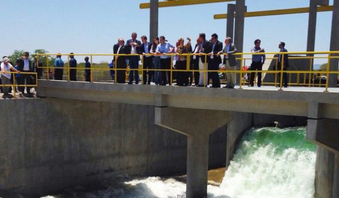Dilma anuncia pavimentação da BR-316 e recursos para irrigação