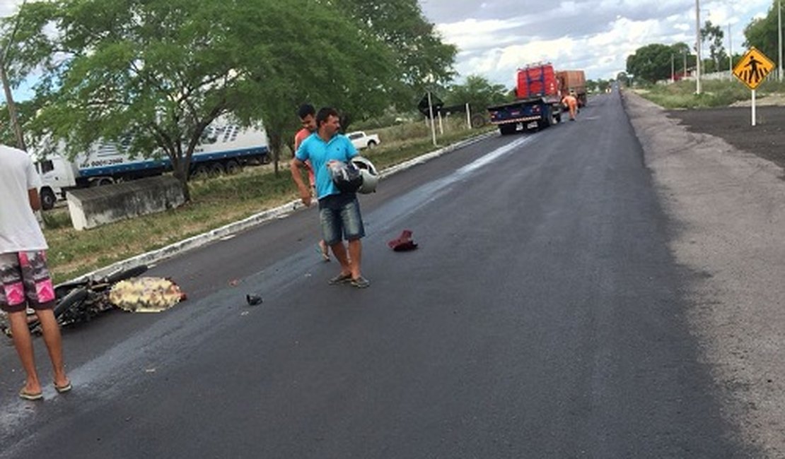 Motociclista não resiste a impacto contra caminhão e morre na BR-423, em Ouro Branco