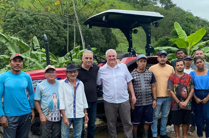 Alfredo Gaspar entrega maquinário agrícola e fortalece diálogo com a população de União e Murici