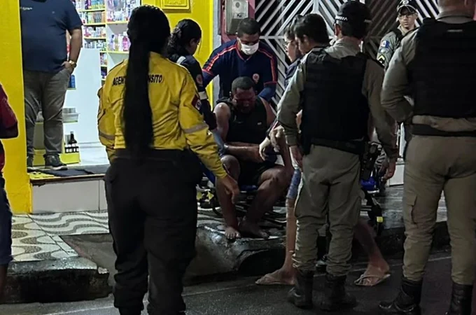 Homem é espancado após confusão na Praça Lions, em Arapiraca
