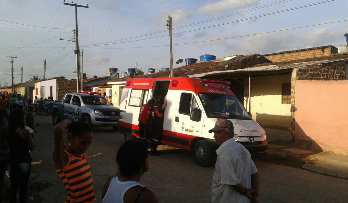 Jovem é assassinado a tiros dentro da própria residência no Jardim das Paineiras, em Arapiraca