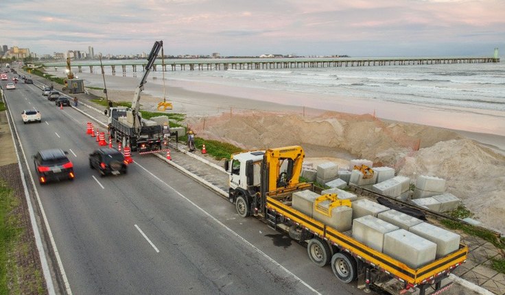 JHC dá ordem de serviço para obras de contenção marítima na praia do Sobral