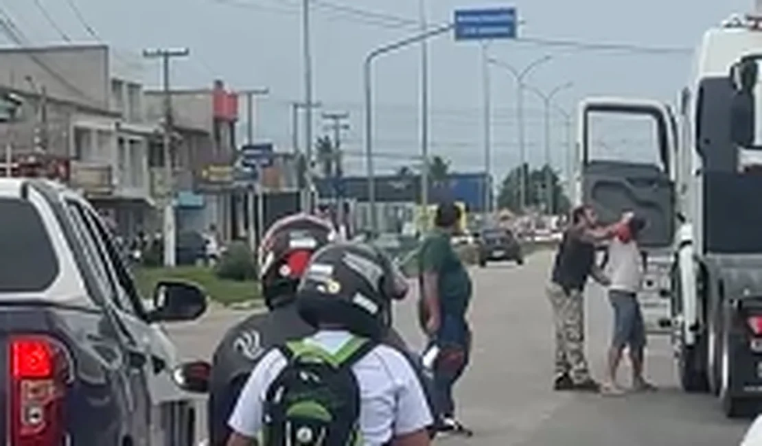 VÍDEO. Homem condenado a mais de 47 anos de prisão por integrar quadrilha envolvida em roubos e homicídios é capturado em Arapiraca