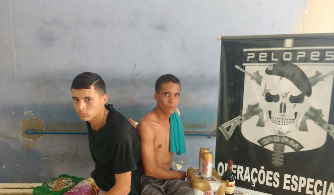 Dupla é presa suspeita de assaltar supermercado em Arapiraca
