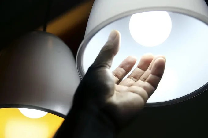 Contas de luz permanecem com bandeira tarifária vermelha em julho