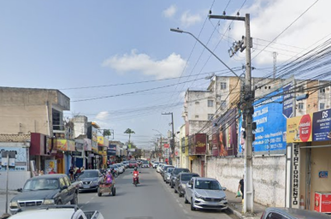 PM flagra homem tentando furtar fios em poste de energia elétrica em Arapiraca