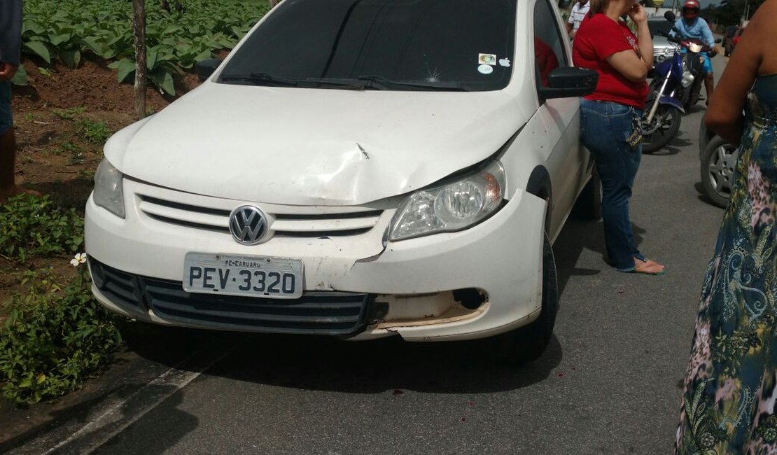 Menor sai com carro sem autorização dos pais e causa acidente em Arapiraca