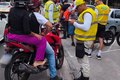 Ronda no Bairro apreende drogas e balança de precisão em abordagem na Cruz das Almas