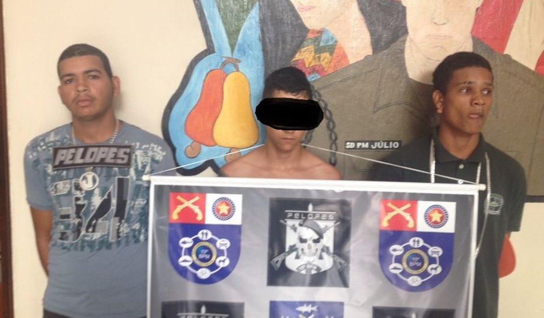 Policiais do 10º BPM pendem jovens com arma e drogas em Palmeira dos Índios
