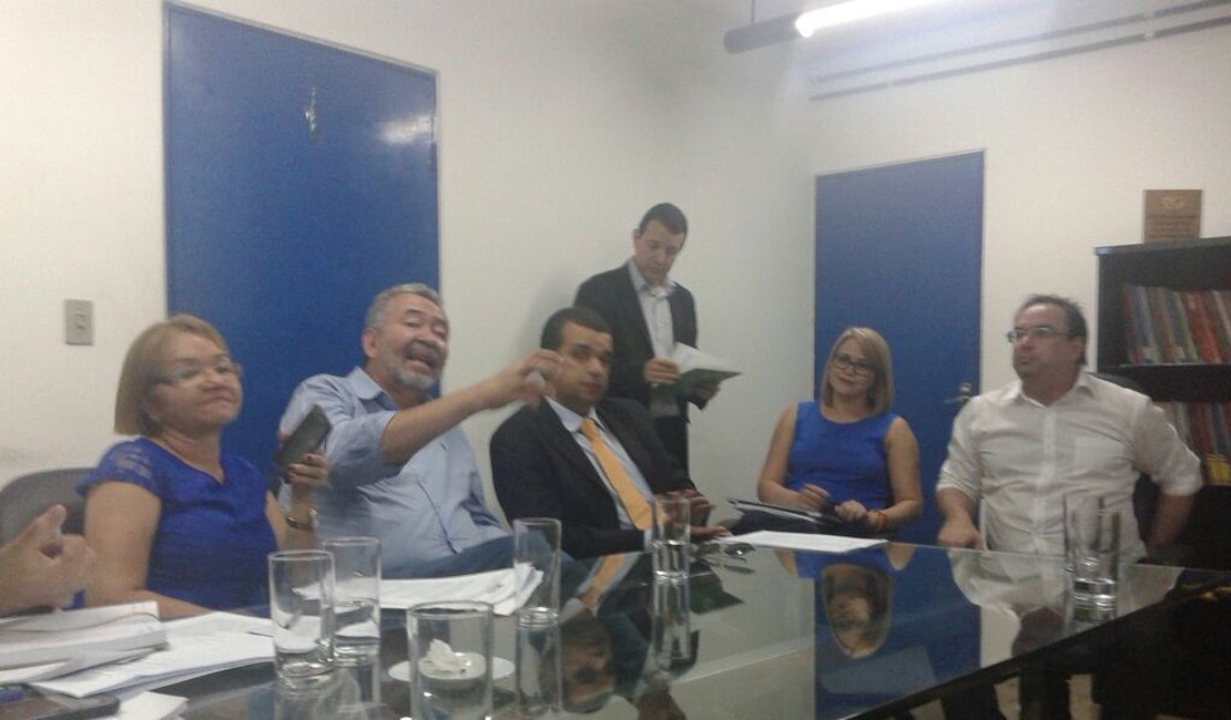 Grupo tenta barrar aprovação da Lei da 'Escola Livre'