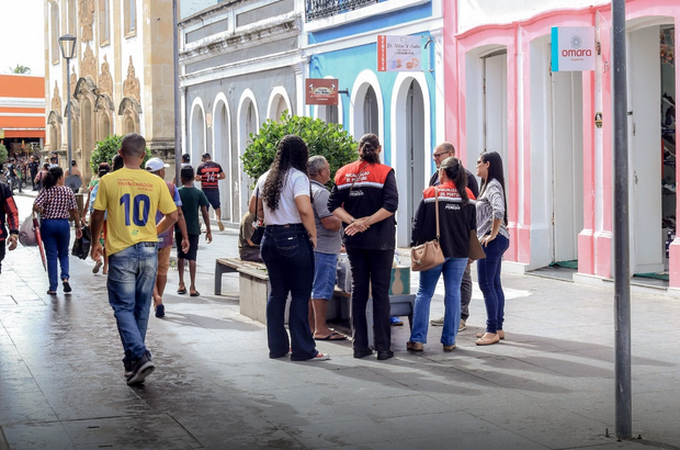 Prefeitura de Penedo orienta e fiscaliza comércio ambulante no Centro Histórico