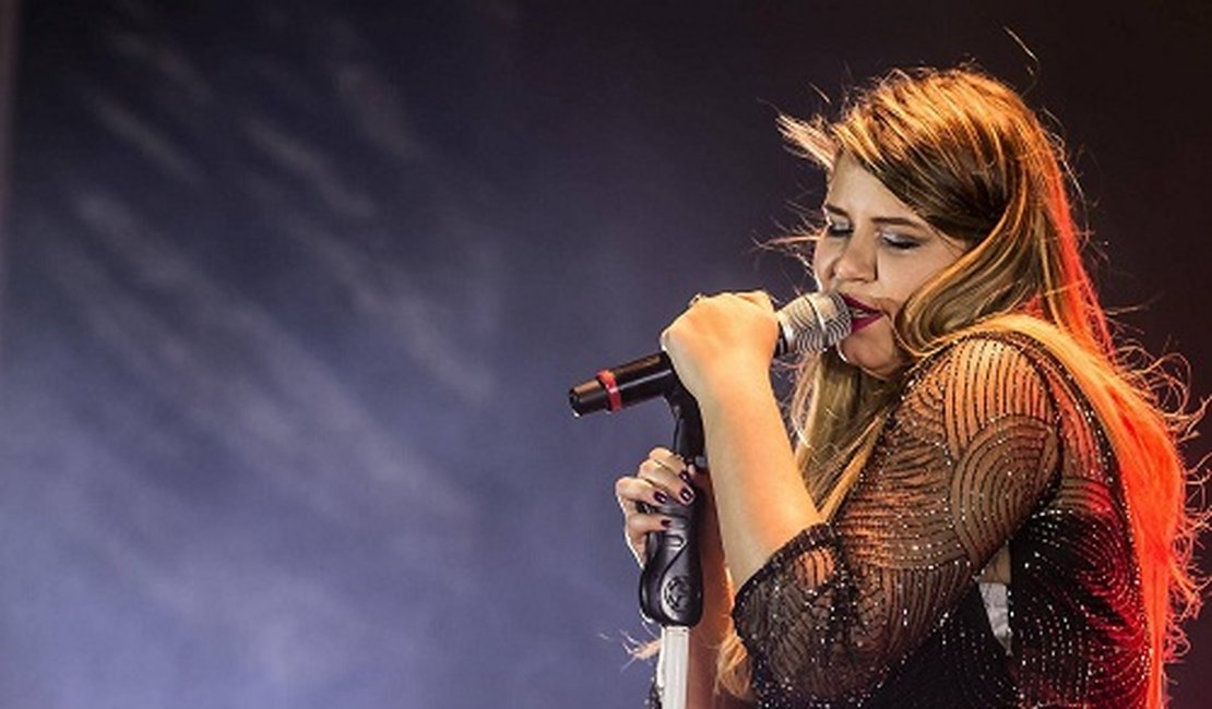 Marília Mendonça diz estar feliz e nega sofrimento com término de namoro