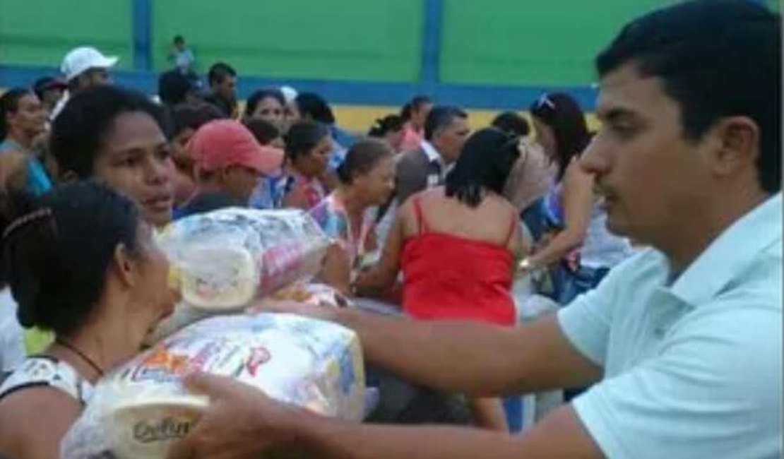 Prefeitura de Feira Grande realiza doações de peixes e cestas básicas