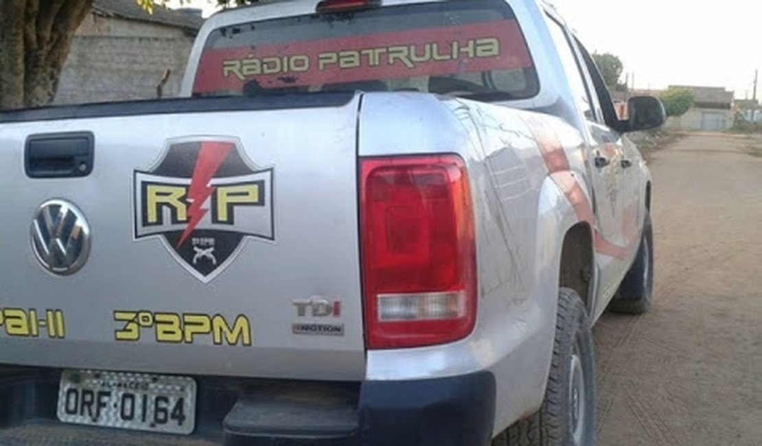 Bandidos invadem casa e roubam R$ 12 mil e objetos em Arapiraca