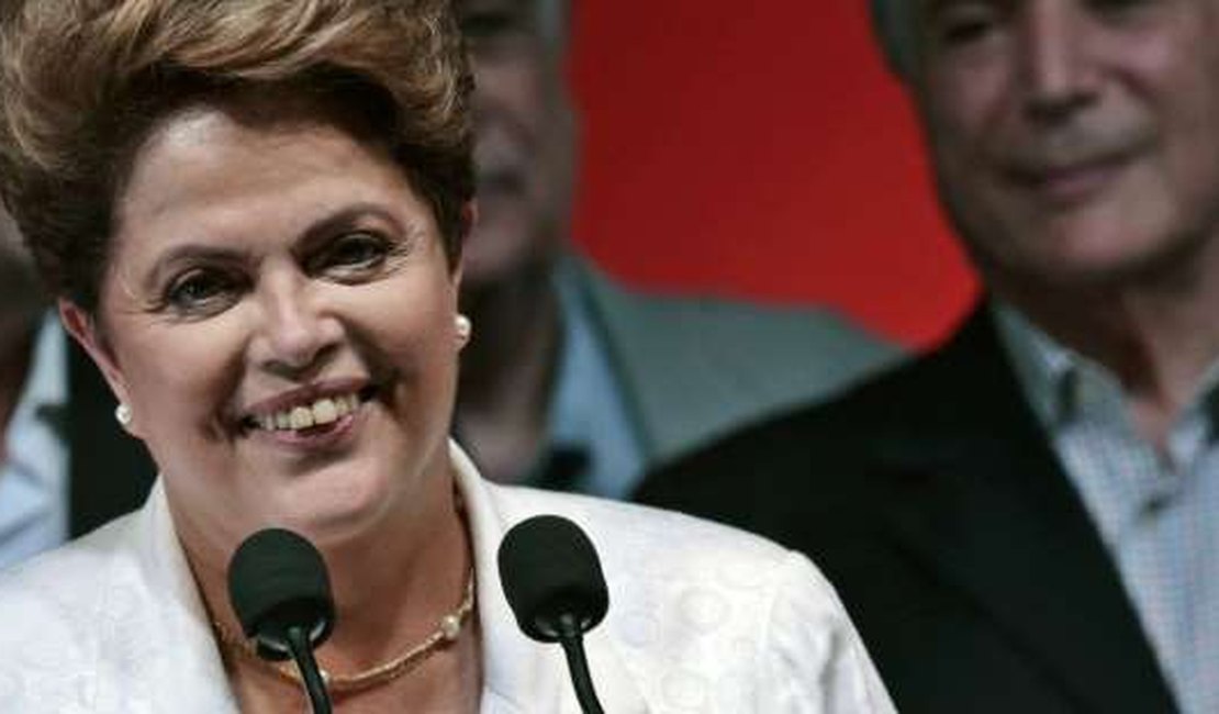 Presidente Dilma recebe cantada em evento em Fortaleza