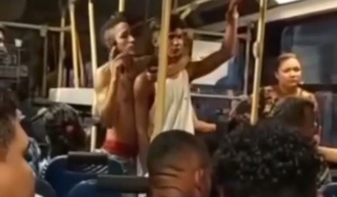 Vídeo: Criminosos matam cabo da aeronáutica em assalto a ônibus e fazem passageiros reféns