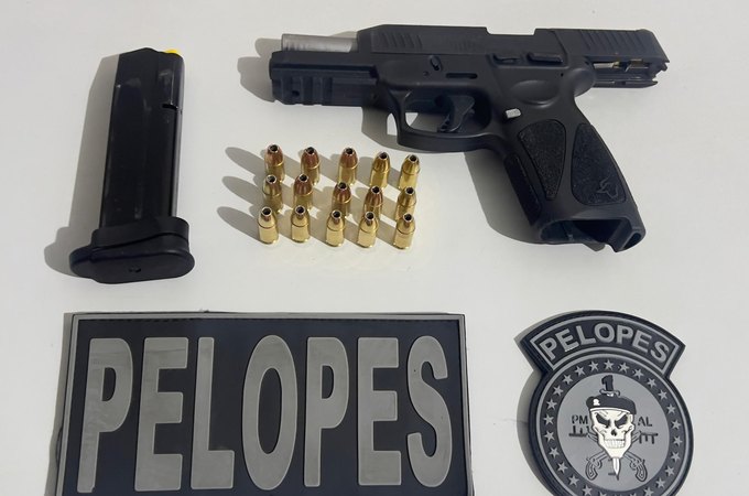 Pistola é apreendida dentro de carro no bairro Bom Sucesso; motorista foi preso