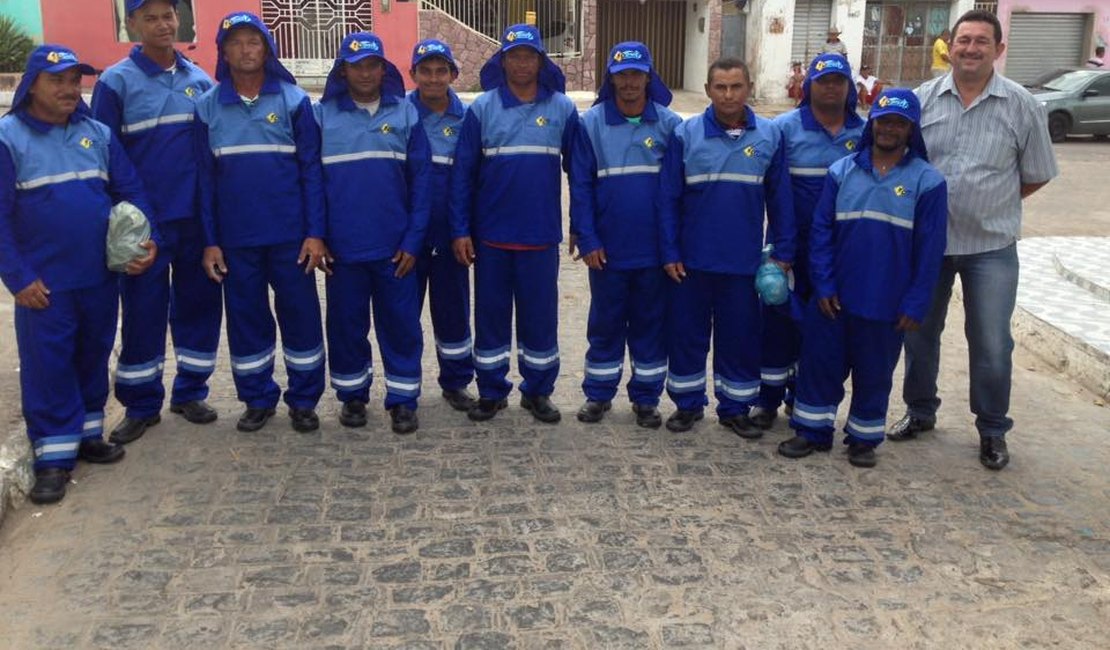 Prefeitura de Girau do Ponciano entrega equipamento de proteção para garis