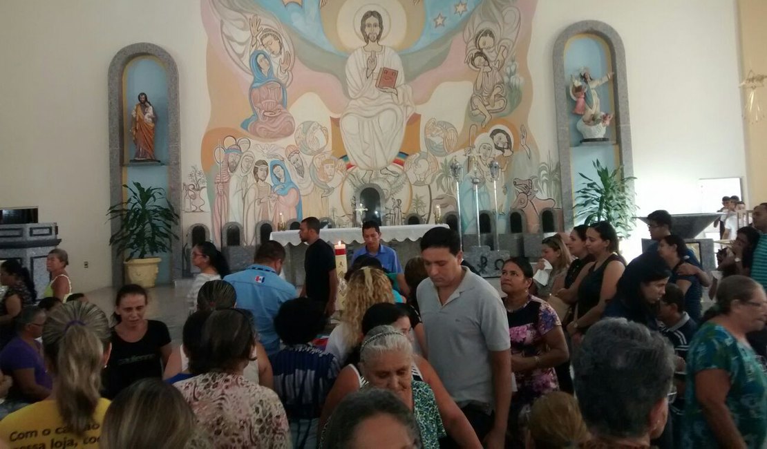 Missa de corpo presente é celebrada para Vilma da Silva