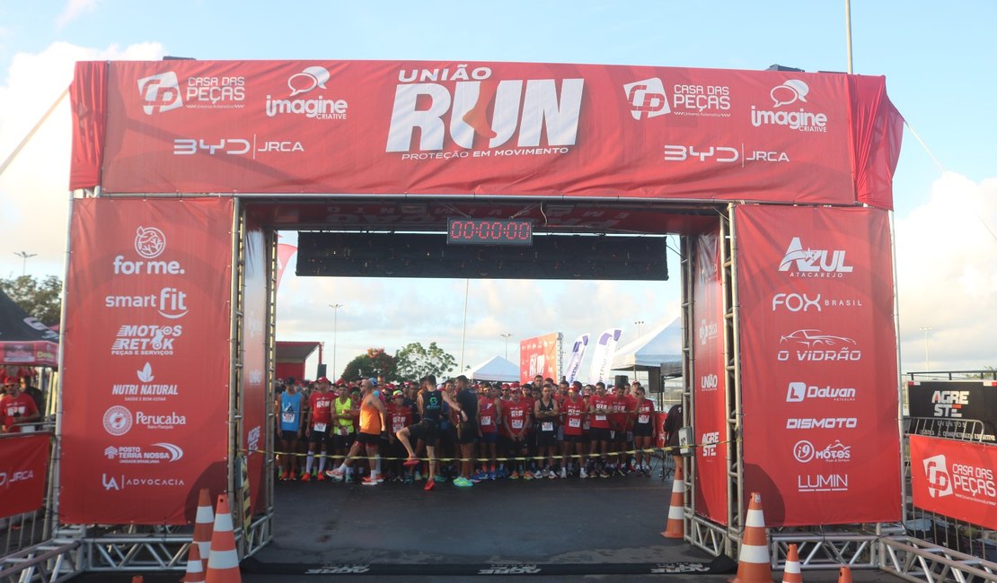 VÍDEO: Com o lema 'proteção e movimento', União Run reúne centenas de corredores no Lago da Perucaba