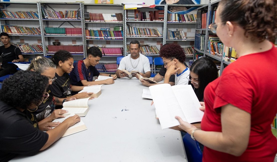 Estado abre 610 novas vagas para Educação de Jovens e Adultos