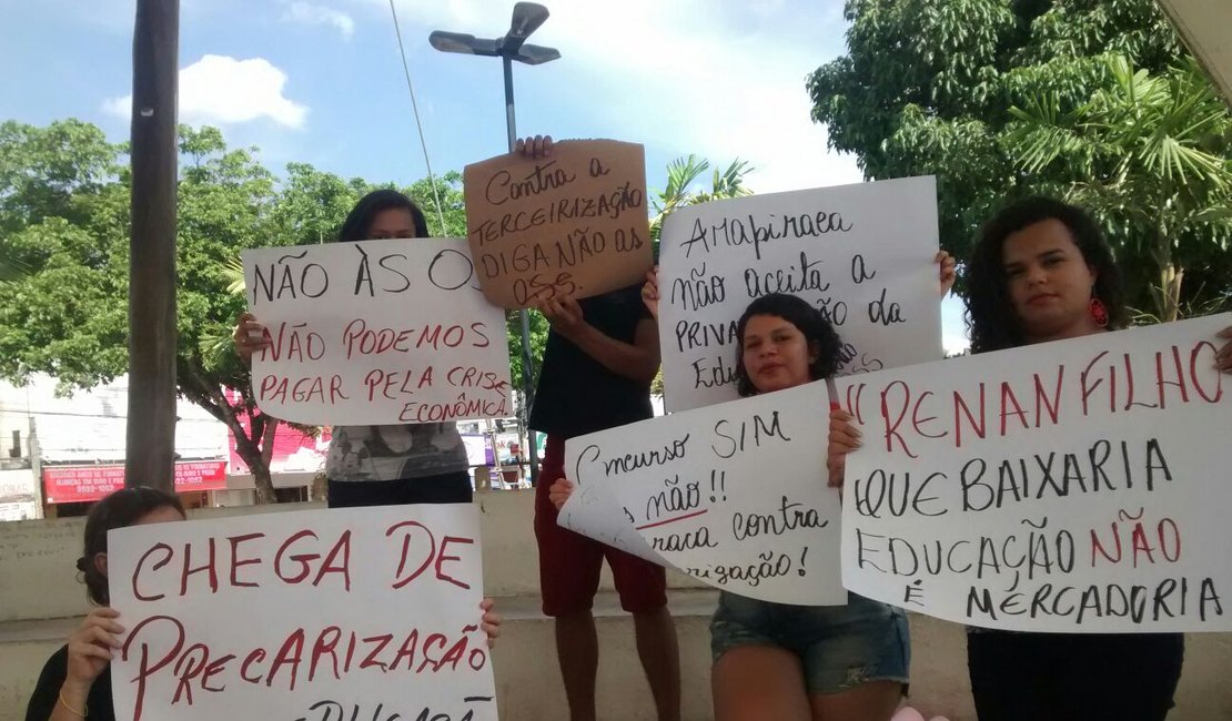 Entidades realizam manifestação contra OSs e Escola Livre em Arapiraca