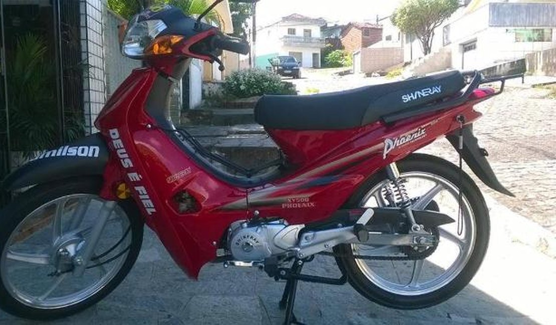Jovem é detido com motocicleta roubada no Alto do Cruzeiro, em Arapiraca