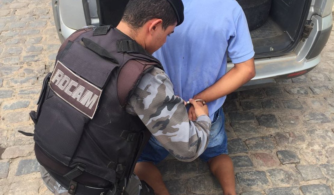 Menor suspeito de roubos é apreendido com arma de fogo em Arapiraca
