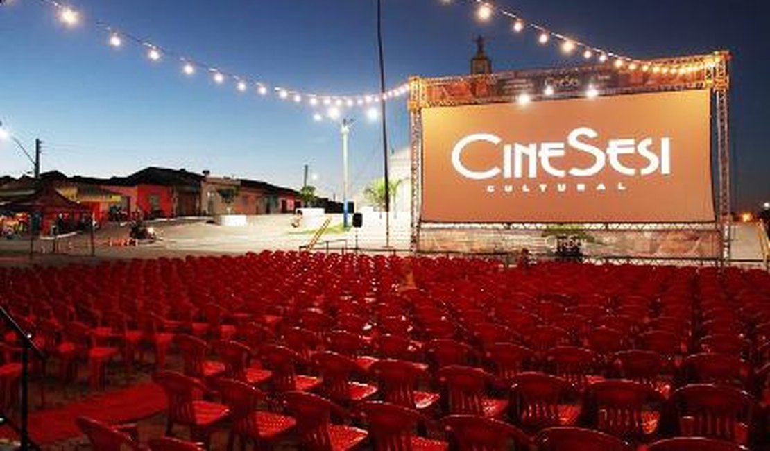 De volta, Cine Sesi Cultural entra no interior de Alagoas e ocupa praças com cinema de graça
