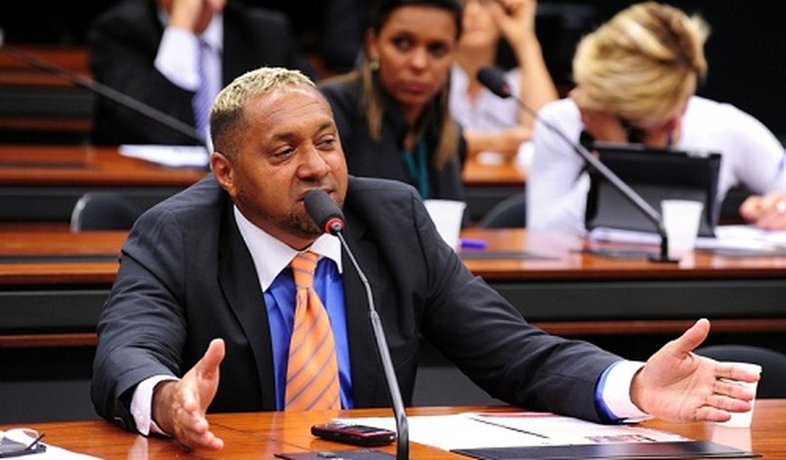 Ex-funcionária acusa deputado Tiririca de assédio sexual: ‘Desabotoou as calças’