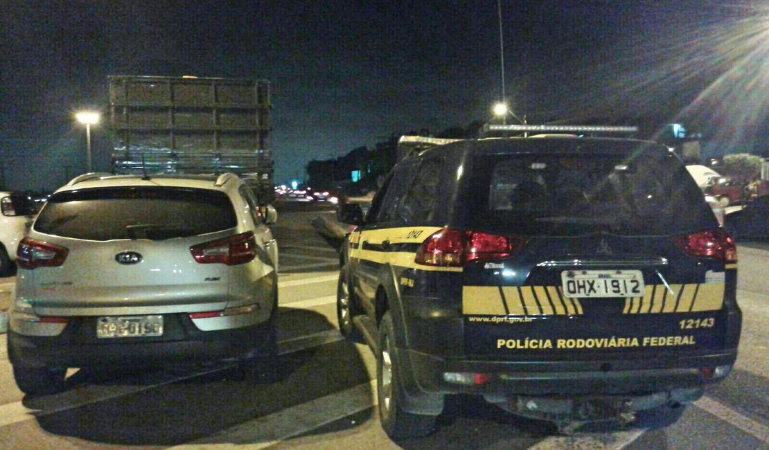 Policiais de AL são presos com carga roubada no Ceará