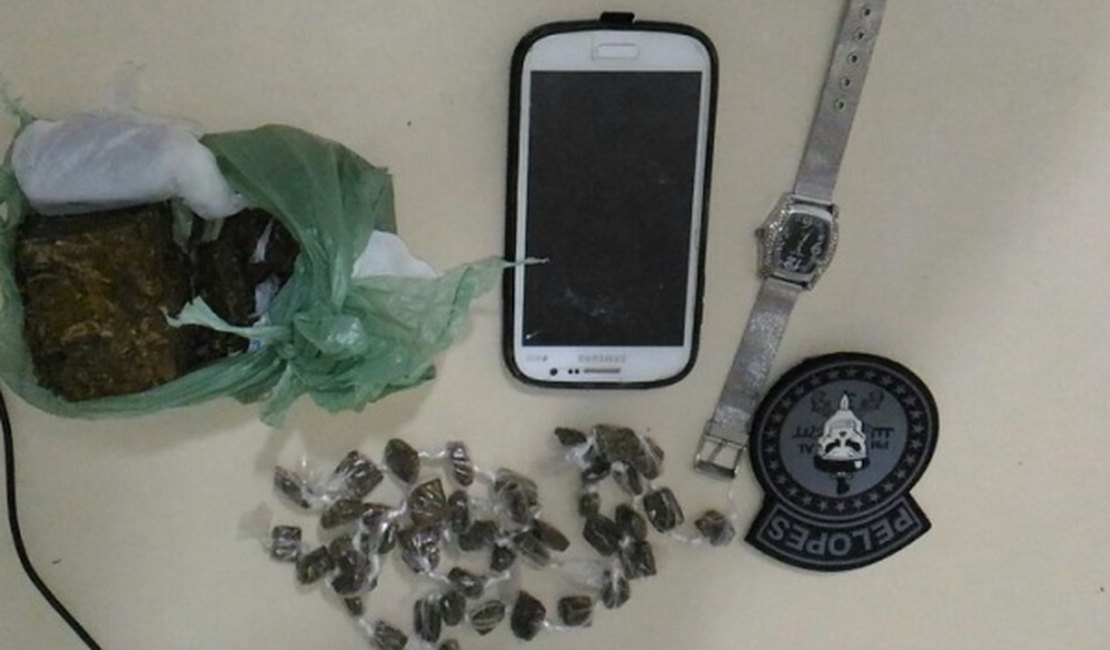 Menores são apreendidos com 60 bombinhas de maconha e crack