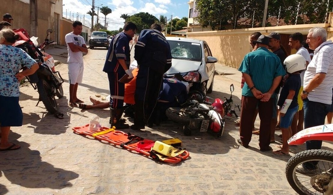 Homem fica preso em automóvel após colisão em Arapiraca