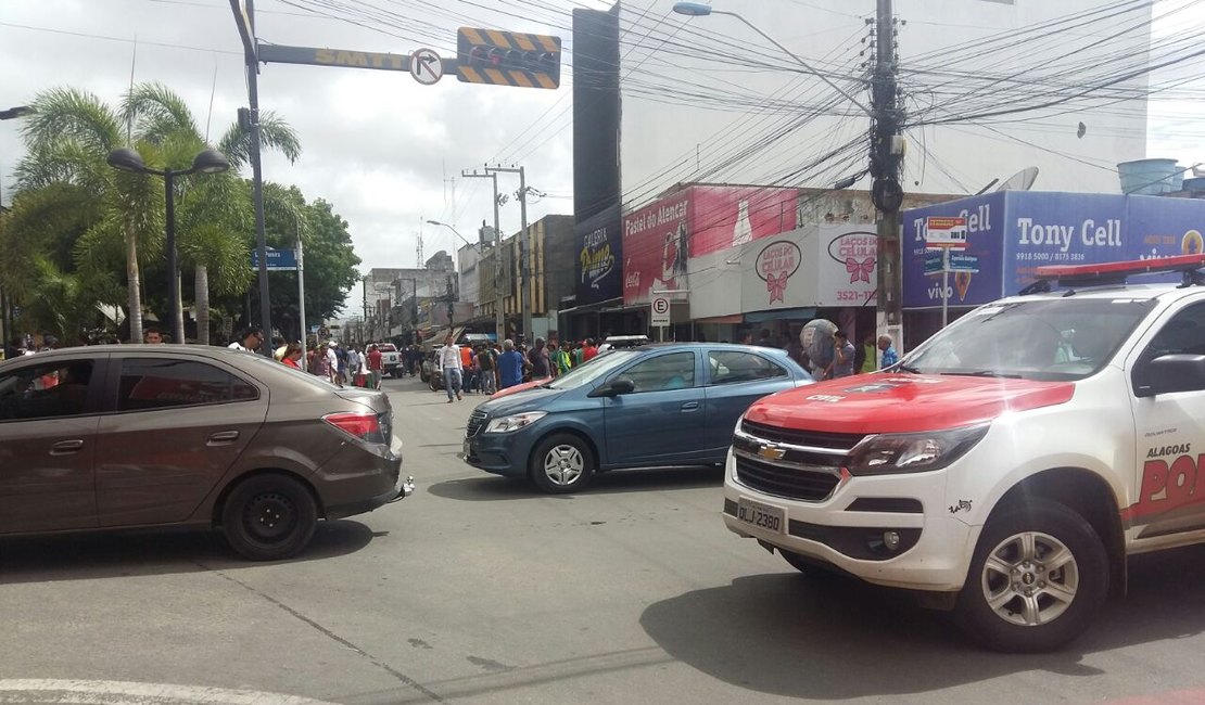 Polícia realiza operação contra a comercialização de materiais roubados em Arapiraca